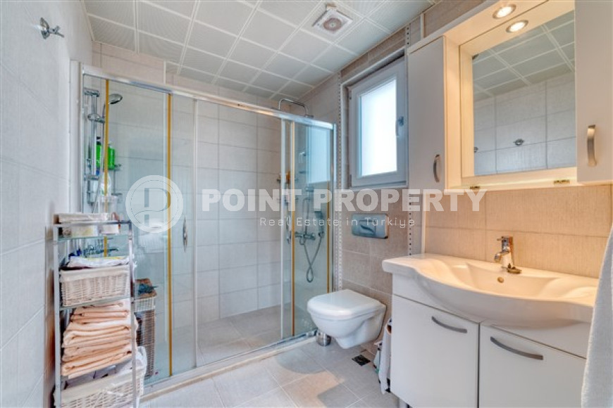 Просторная двухкомнатная квартира с двумя балконами и двумя ванными комнатами на первом этаже-id-4416-фото-9