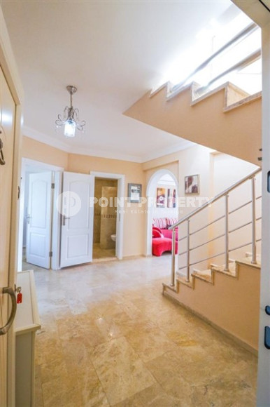 Spacious 3+1 duplex on the 3rd floor with an attic in a quiet, landscaped area of Avsallar.-id-4418-photo-13