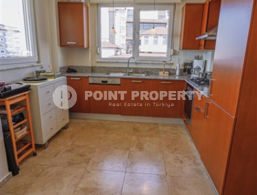 Panoramic duplex on the 4th floor with an attic, a kilometer from the beach and the promenade.-id-4420-photo-2