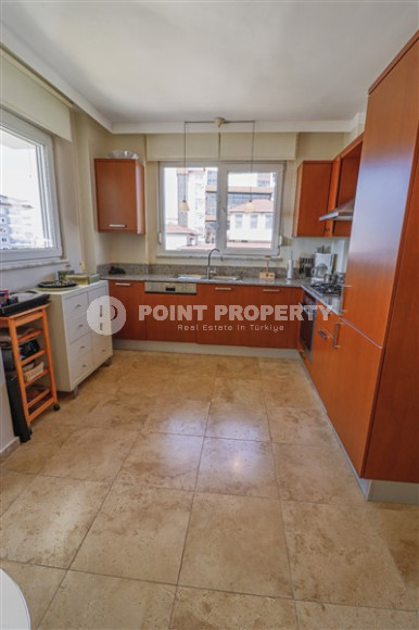 Panoramic duplex on the 4th floor with an attic, a kilometer from the beach and the promenade.-id-4420-photo-2