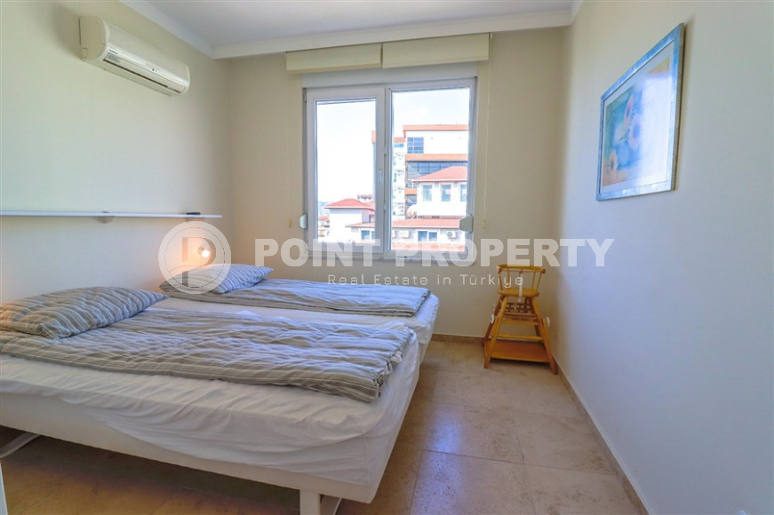 Panoramic duplex on the 4th floor with an attic, a kilometer from the beach and the promenade.-id-4420-photo-4