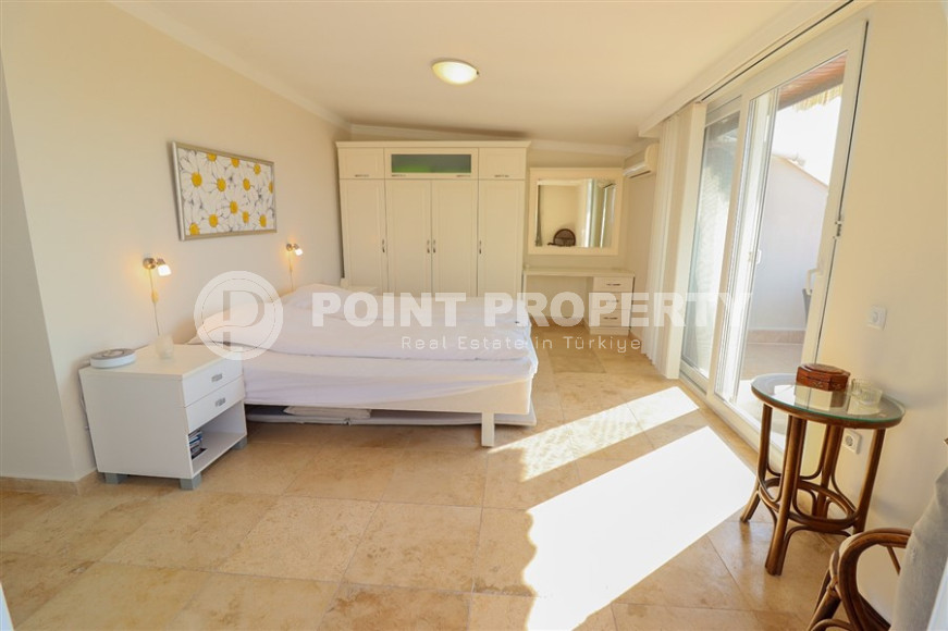 Panoramic duplex on the 4th floor with an attic, a kilometer from the beach and the promenade.-id-4420-photo-8