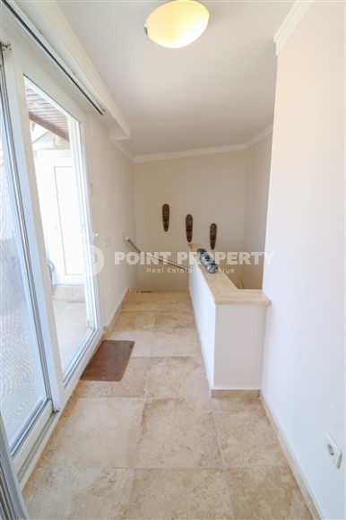Panoramic duplex on the 4th floor with an attic, a kilometer from the beach and the promenade.-id-4420-photo-10