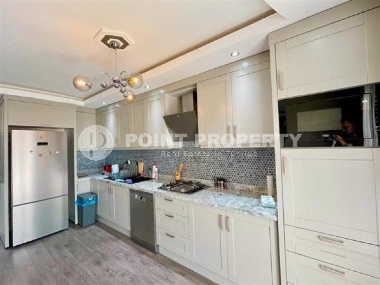 Стильная двухуровневая квартира 2+1 на 4-м этаже с мансардой с 350 метрах от пляжа в элитном районе Кестель.-id-4421-фото-6