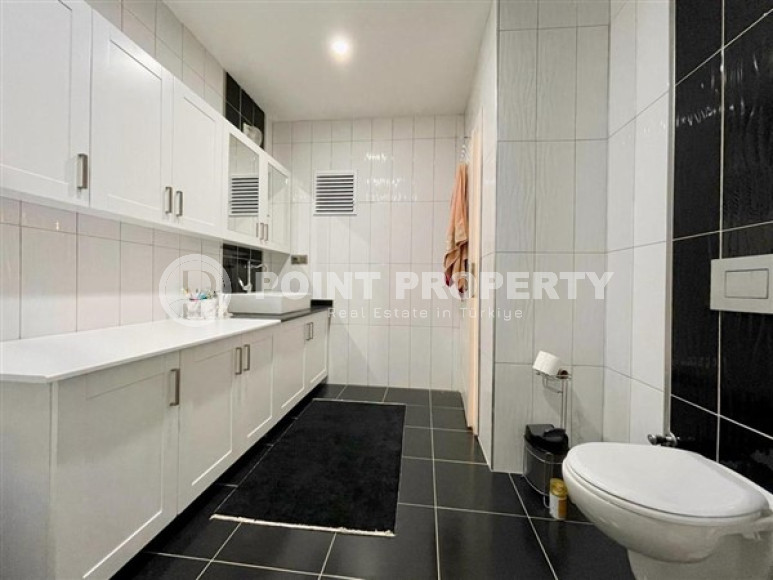 Стильная двухуровневая квартира 2+1 на 4-м этаже с мансардой с 350 метрах от пляжа в элитном районе Кестель.-id-4421-фото-9