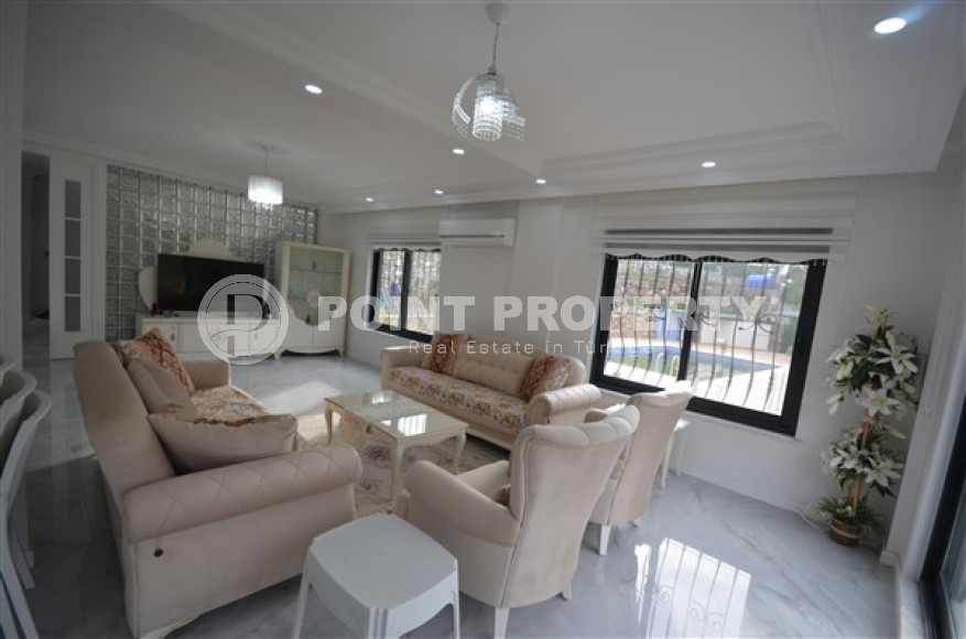 Two-storey villa with a swimming pool in a mountainous area eighteen kilometers from the sea and the center of the Demirtas district.-id-4423-photo-2