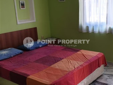 Просторная меблированная квартира с двумя спальнями в 900 метрах от моря в центре Аланьи.-id-4424-фото-4