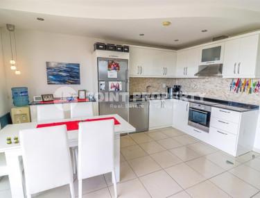 Компактный дуплекс 2+1 на 1-м и 2-м этажах с видом на море в спокойном уютном районе Аланьи Конаклы.-id-4425-фото-3