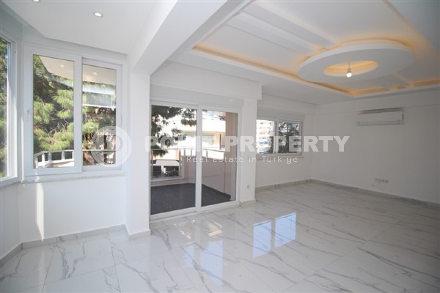 Large bright apartment with three bedrooms in the center of Alanya and 500 meters from the sea.-id-4463-photo-2