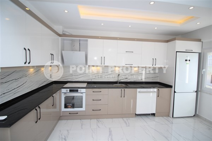 Large bright apartment with three bedrooms in the center of Alanya and 500 meters from the sea.-id-4463-photo-3