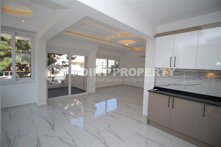 Large bright apartment with three bedrooms in the center of Alanya and 500 meters from the sea.-id-4463-photo-4