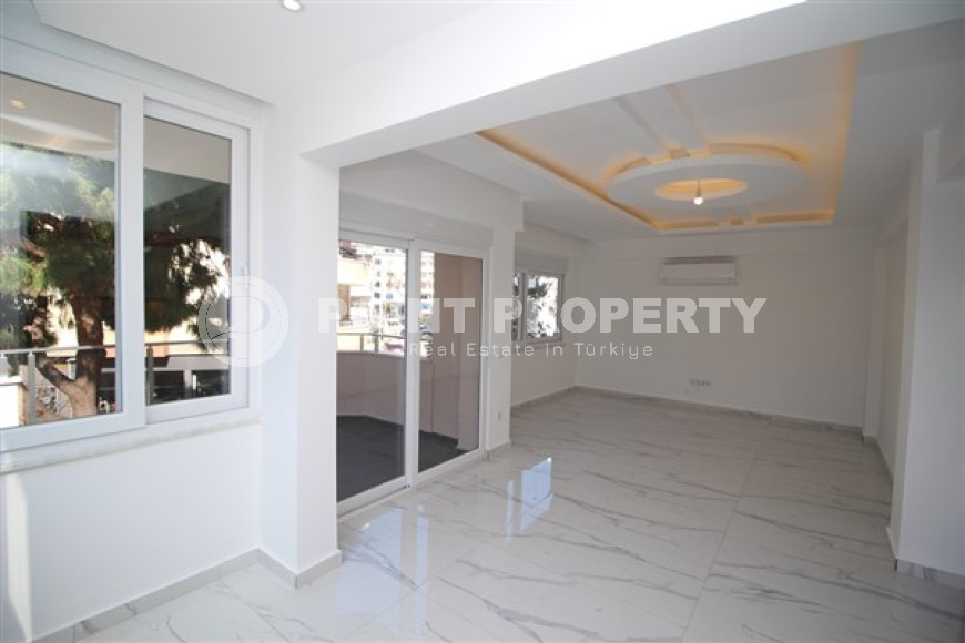 Large bright apartment with three bedrooms in the center of Alanya and 500 meters from the sea.-id-4463-photo-6