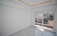 Large bright apartment with three bedrooms in the center of Alanya and 500 meters from the sea.-id-4463-photo-7