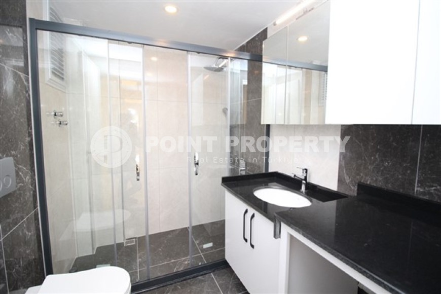 Large bright apartment with three bedrooms in the center of Alanya and 500 meters from the sea.-id-4463-photo-9