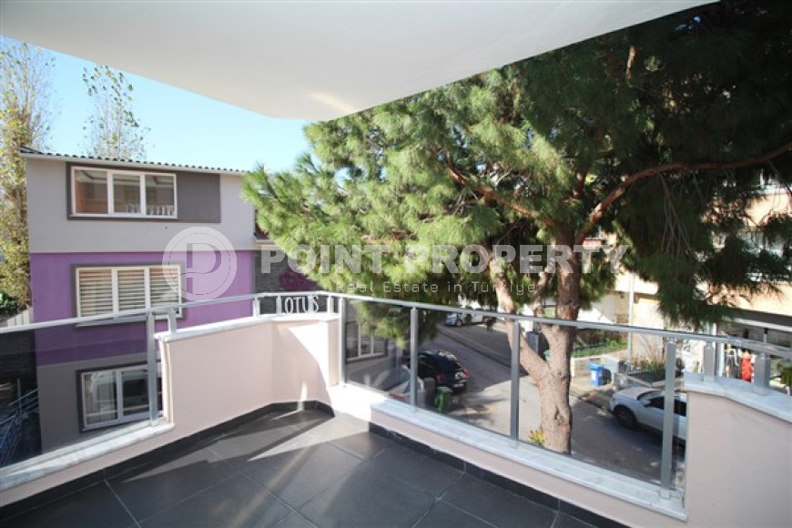 Large bright apartment with three bedrooms in the center of Alanya and 500 meters from the sea.-id-4463-photo-11