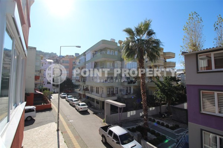 Large bright apartment with three bedrooms in the center of Alanya and 500 meters from the sea.-id-4463-photo-12