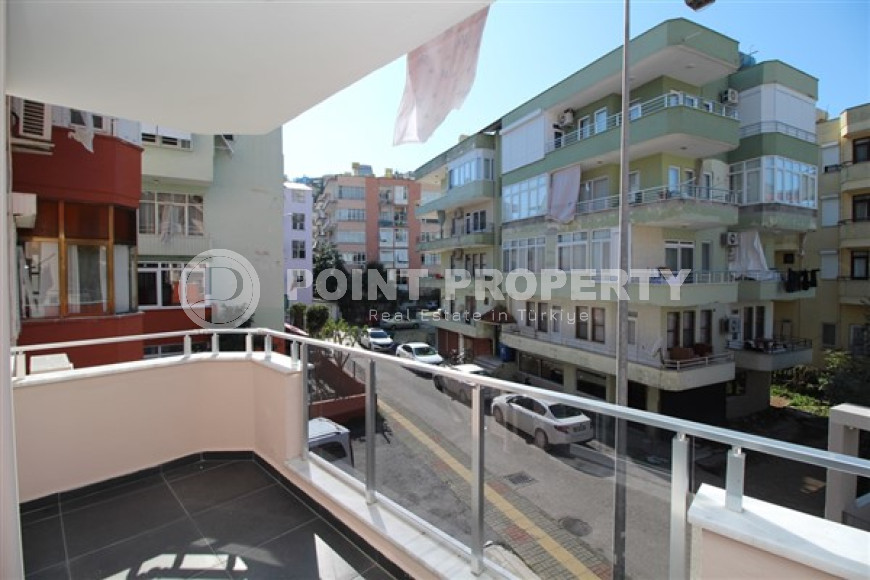 Large bright apartment with three bedrooms in the center of Alanya and 500 meters from the sea.-id-4463-photo-14