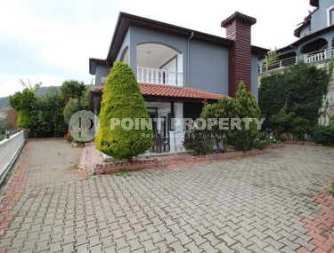 Duplex with a total area of 220 m2, with a private pool and garden, five kilometers from the sea.-id-4464-photo-2