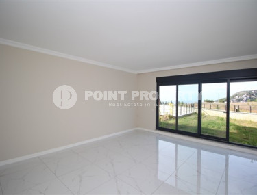 Дуплекс 5+1 с собственным садом, в двух с половиной километрах от моря в элитном районе Аланьи - Бекташ.-id-4466-фото-5