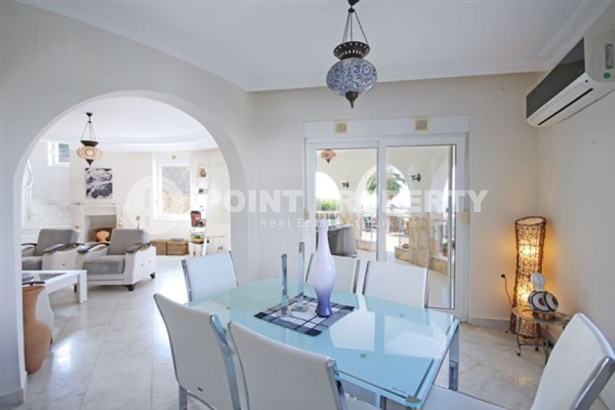 Beautiful two-storey villa 205 m2 with furniture in Kargicak area-id-4483-photo-7