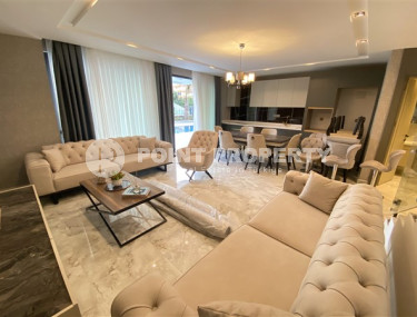 Новая двухуровневая квартира с приятным светлым интерьером, мебелью и бытовой техникой в 250 метрах от моря.-id-4493-фото-1