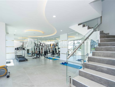 Стильные двухуровневые апартаменты с выходом к бассейну в комфортабельном жилом комплексе, введенном в эксплуатацию в 2022 году.-id-4494-фото-4