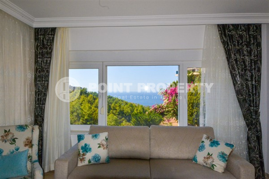 Comfortable duplex on the 3rd floor with an attic with a luxurious panoramic sea view.-id-4497-photo-4