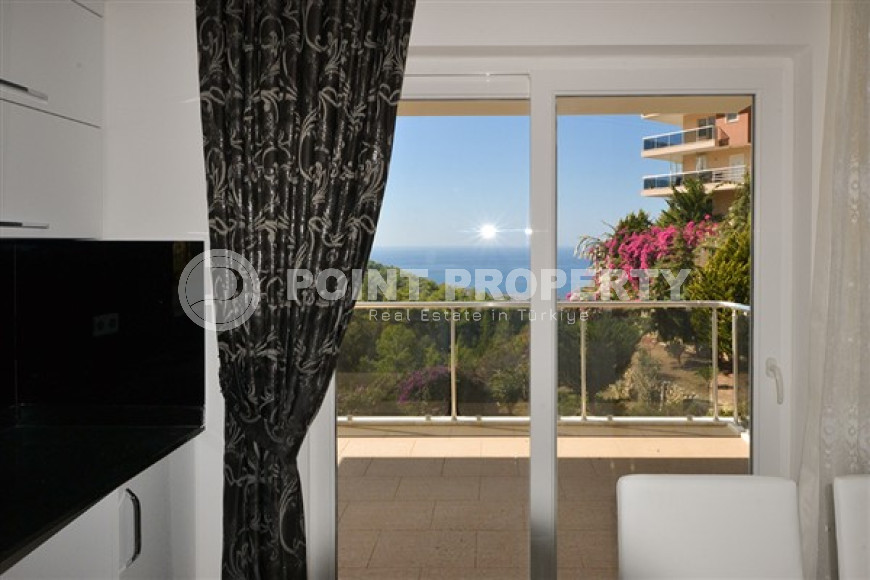 Comfortable duplex on the 3rd floor with an attic with a luxurious panoramic sea view.-id-4497-photo-5