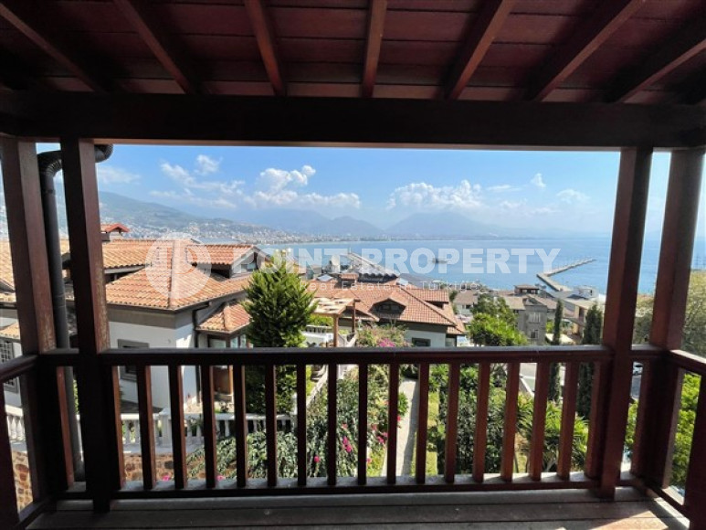 Huge three-storey villa with a total area of 480 m2 700 meters from the sea, the center of Alanya-id-4503-photo-2