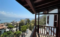 Huge three-storey villa with a total area of 480 m2 700 meters from the sea, the center of Alanya-id-4503-photo-3