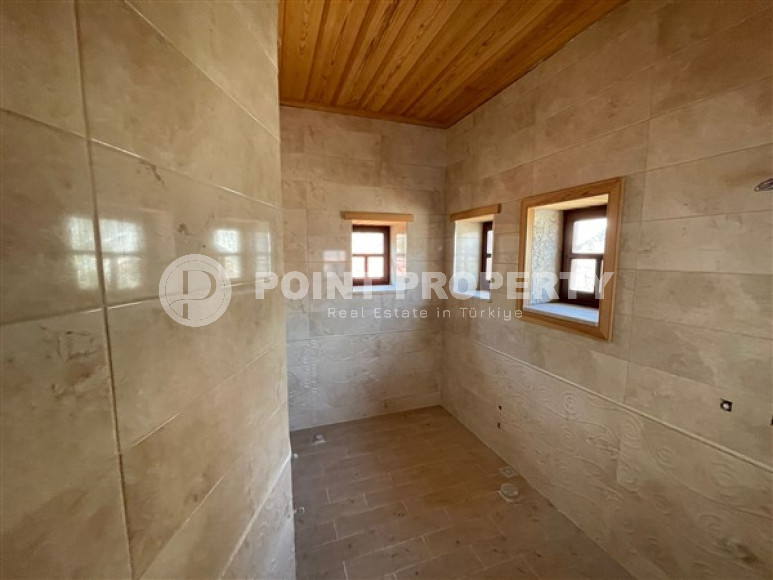 Huge three-storey villa with a total area of 480 m2 700 meters from the sea, the center of Alanya-id-4503-photo-5