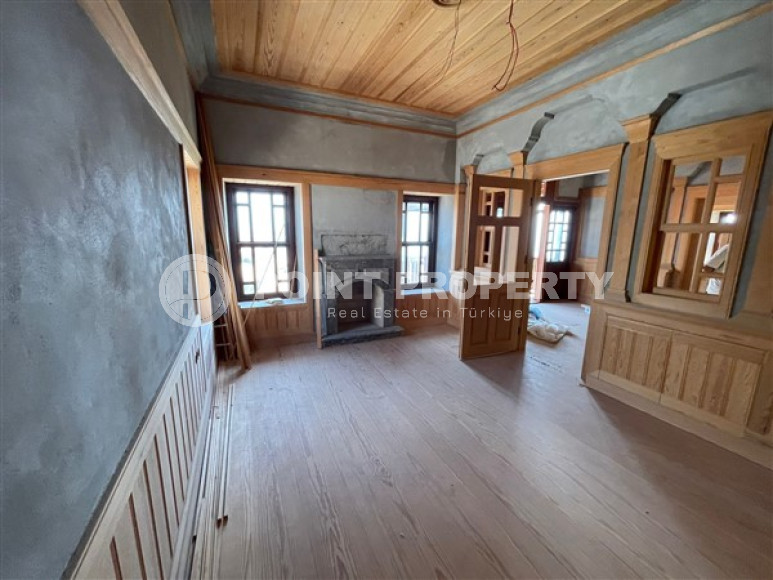 Huge three-storey villa with a total area of 480 m2 700 meters from the sea, the center of Alanya-id-4503-photo-12