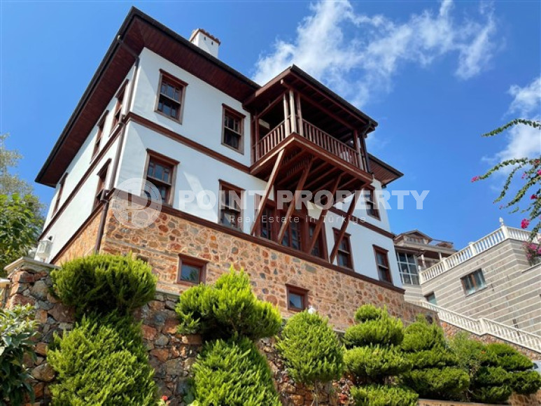 Huge three-storey villa with a total area of 480 m2 700 meters from the sea, the center of Alanya-id-4503-photo-15