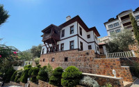 Huge three-storey villa with a total area of 480 m2 700 meters from the sea, the center of Alanya-id-4503-photo-16
