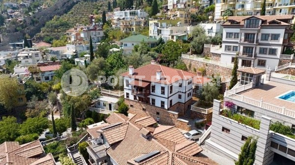 Huge three-storey villa with a total area of 480 m2 700 meters from the sea, the center of Alanya-id-4503-photo-17