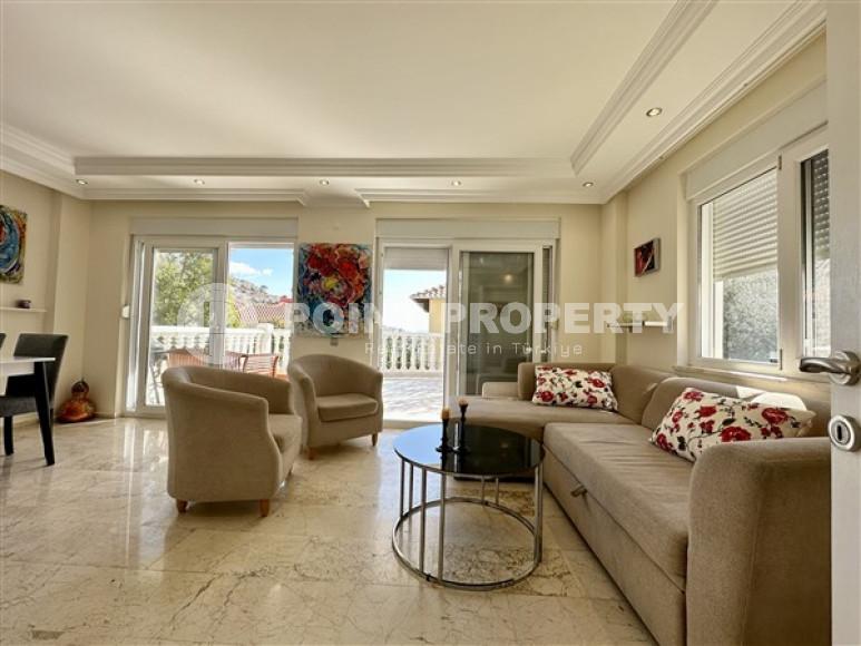 Three-room villa 120 m2 equipped with furniture. Alanya center, Tepe district.-id-4504-photo-1