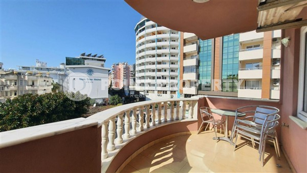 Spacious comfortable apartment in the very center of Alanya. Living area 100 m2.-id-4509-photo-9