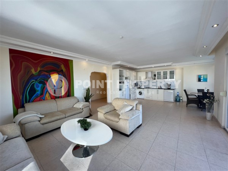 Spacious, bright apartment on the 6th floor with panoramic views of the city and the sea.-id-4513-photo-2