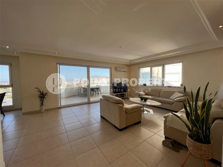 Spacious, bright apartment on the 6th floor with panoramic views of the city and the sea.-id-4513-photo-3