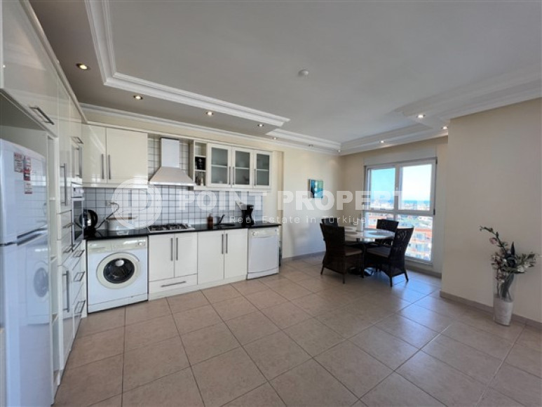 Spacious, bright apartment on the 6th floor with panoramic views of the city and the sea.-id-4513-photo-4