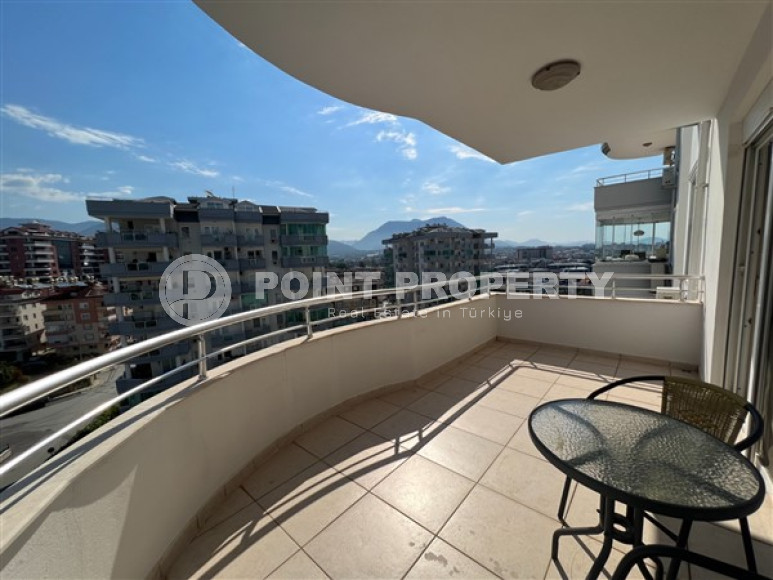 Spacious, bright apartment on the 6th floor with panoramic views of the city and the sea.-id-4513-photo-9