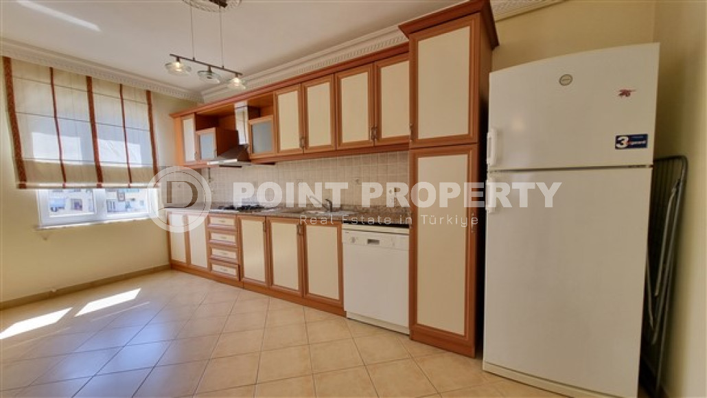 Comfortable, bright apartment in the very center of Alanya and 500 meters from the sea.-id-4520-photo-3