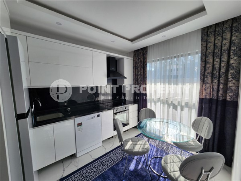 Новые двухуровневые апартаменты с дизайнерским ремонтом в центре Аланьи и в 900 метрах от моря.-id-4533-фото-3