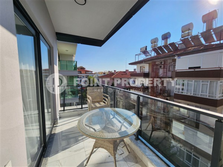 Новые двухуровневые апартаменты с дизайнерским ремонтом в центре Аланьи и в 900 метрах от моря.-id-4533-фото-8