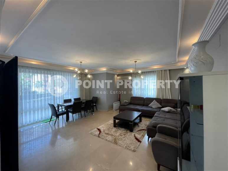 Spacious apartment with three bedrooms 400 meters from the beach and promenade.-id-4538-photo-2