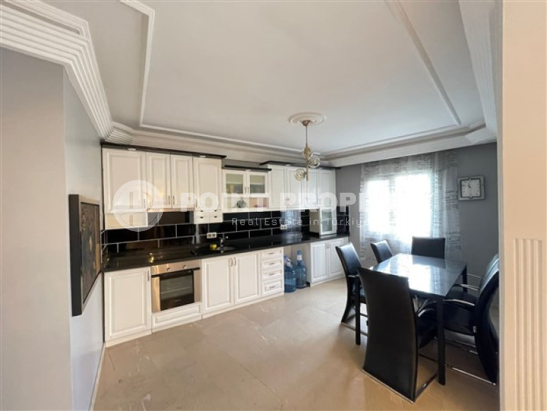 Spacious apartment with three bedrooms 400 meters from the beach and promenade.-id-4538-photo-3