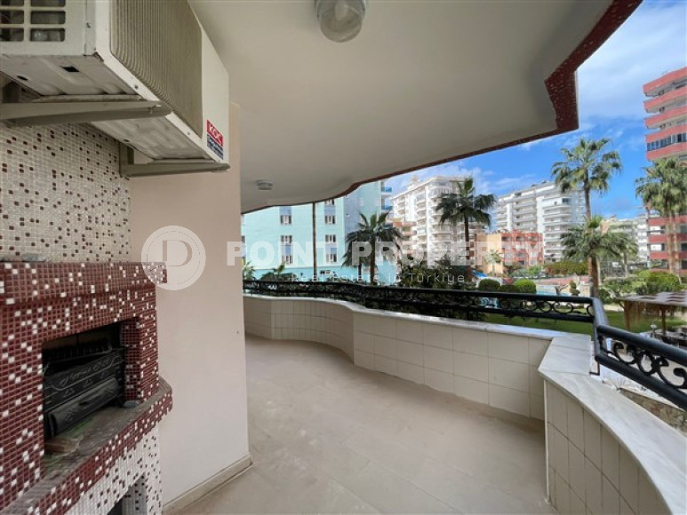 Spacious apartment with three bedrooms 400 meters from the beach and promenade.-id-4538-photo-9