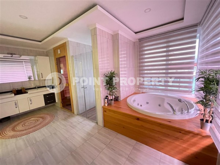 We recommend for purchase a luxurious penthouse of 250 m2 with furniture, Mahmutlar district-id-4549-photo-11