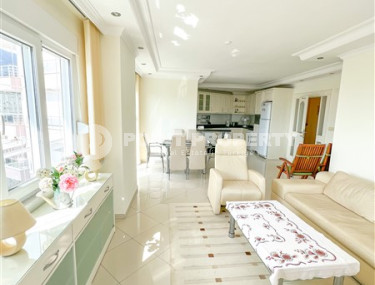 Spacious, bright apartment with three bedrooms on the 7th floor in the center of Alanya.-id-4558-photo-1