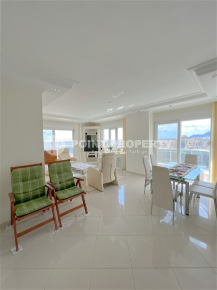 Просторная светлая квартира с тремя спальными комнатами на 7-м этаже в центре Аланьи.-id-4558-фото-3